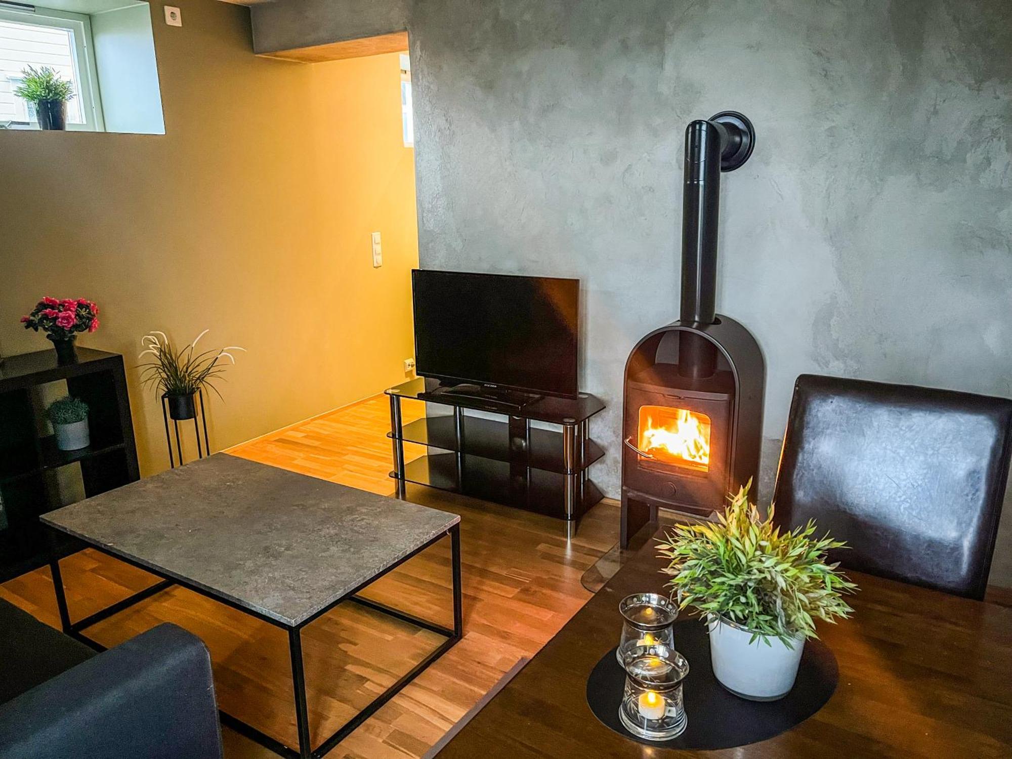 Two-Bedroom City Apartment With Fire Place, Free Parking And Fjordview Terrace - Calm And Central Ålesund Exteriör bild