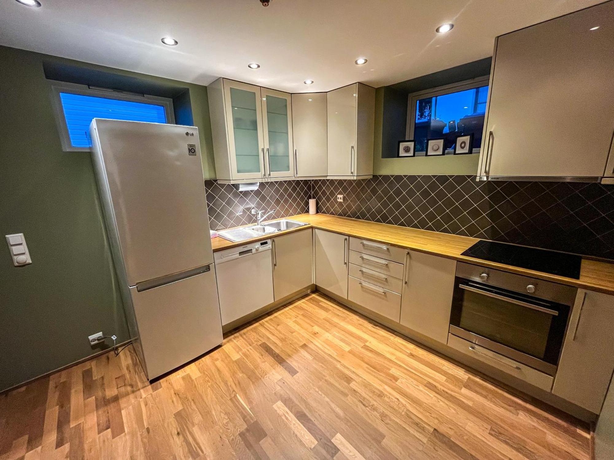 Two-Bedroom City Apartment With Fire Place, Free Parking And Fjordview Terrace - Calm And Central Ålesund Exteriör bild