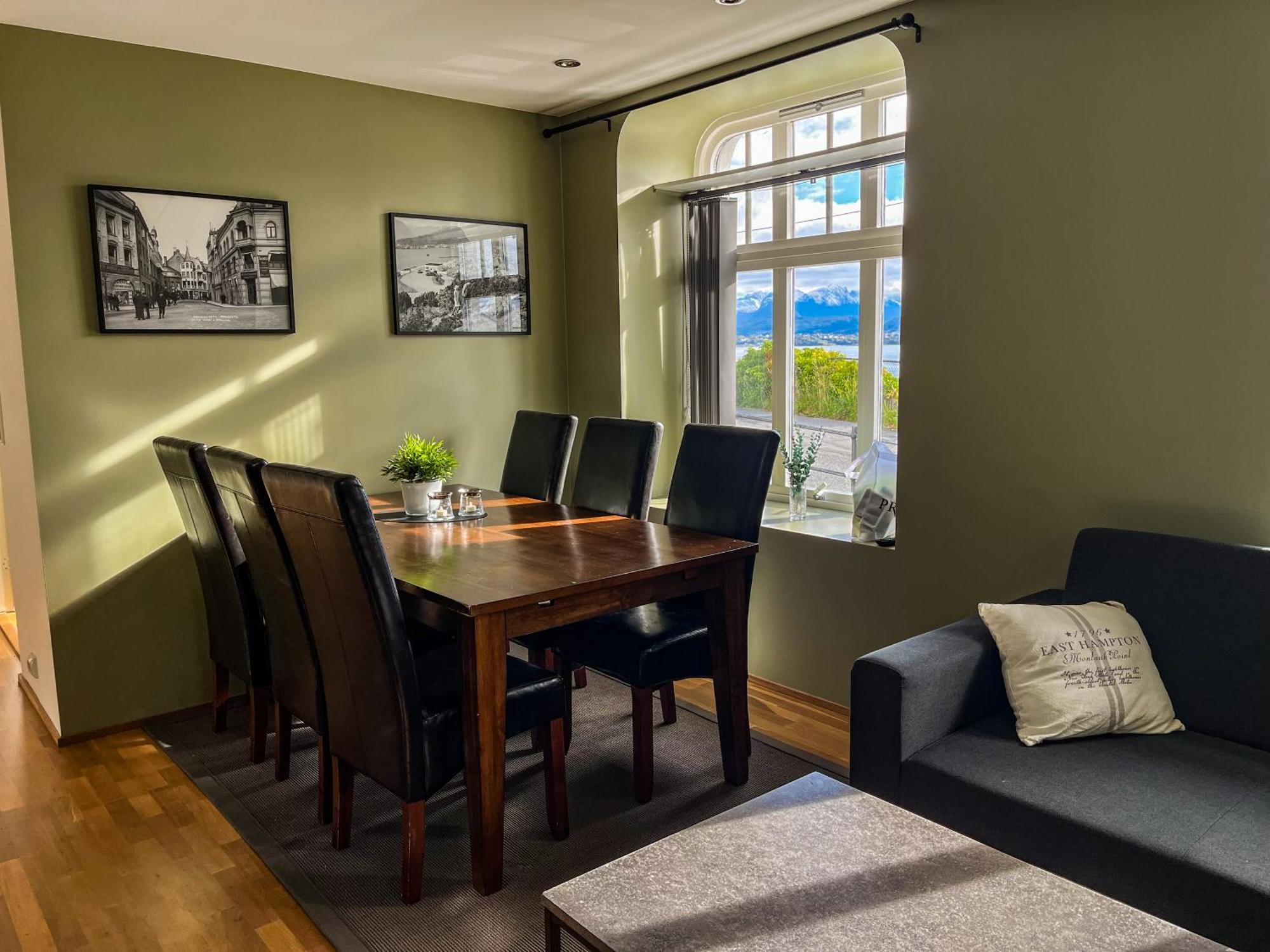 Two-Bedroom City Apartment With Fire Place, Free Parking And Fjordview Terrace - Calm And Central Ålesund Exteriör bild