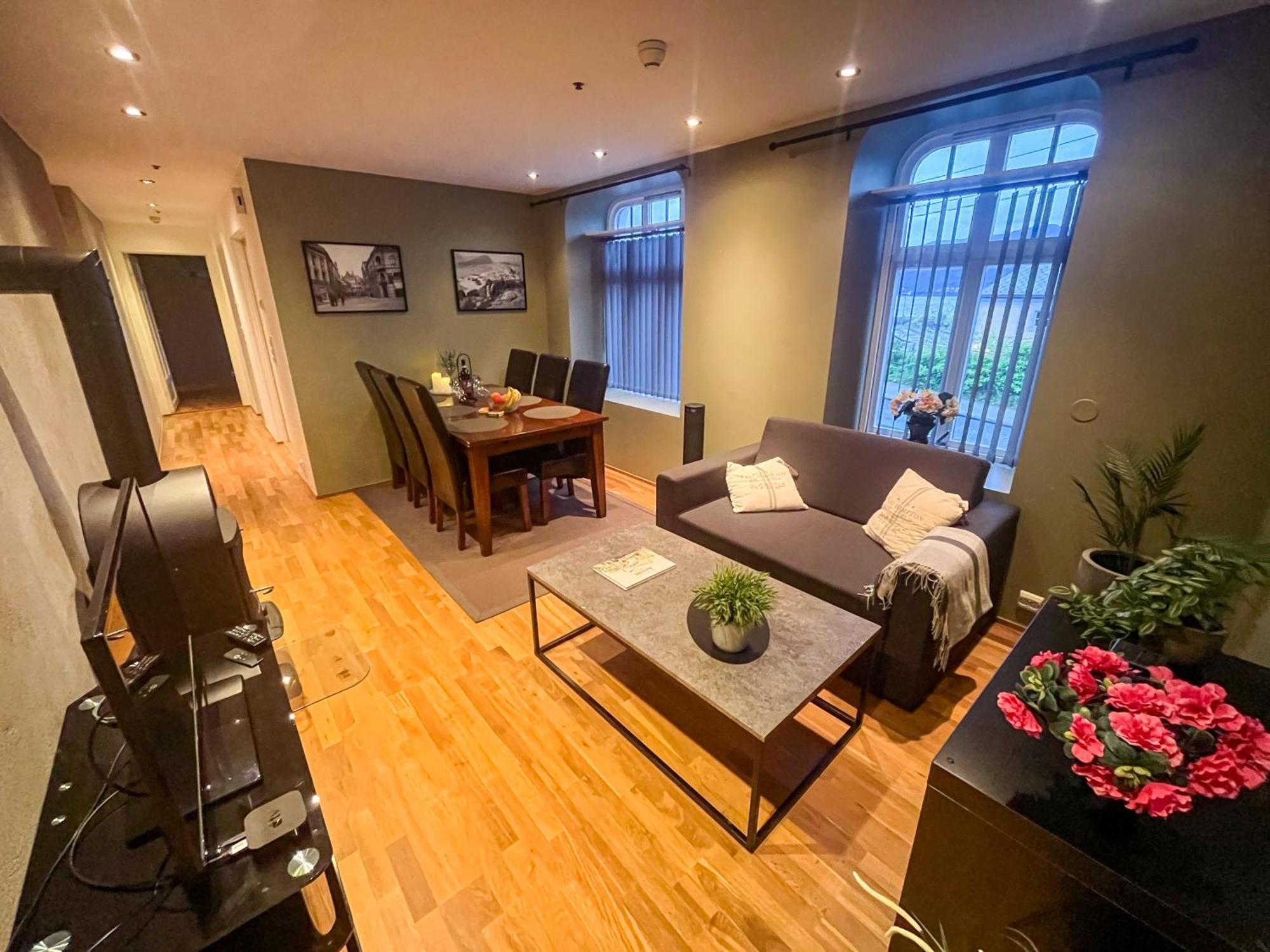 Two-Bedroom City Apartment With Fire Place, Free Parking And Fjordview Terrace - Calm And Central Ålesund Exteriör bild