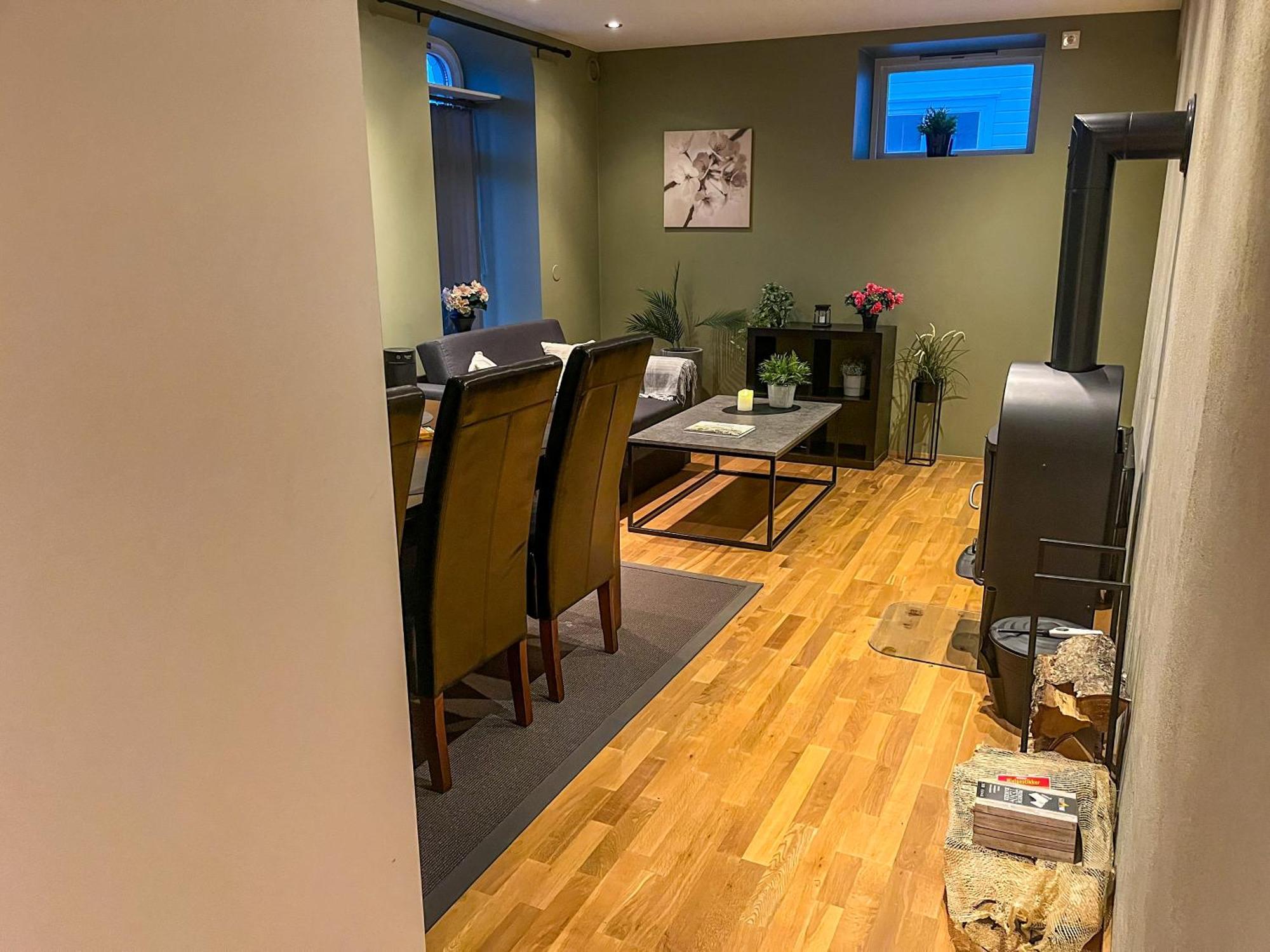 Two-Bedroom City Apartment With Fire Place, Free Parking And Fjordview Terrace - Calm And Central Ålesund Exteriör bild
