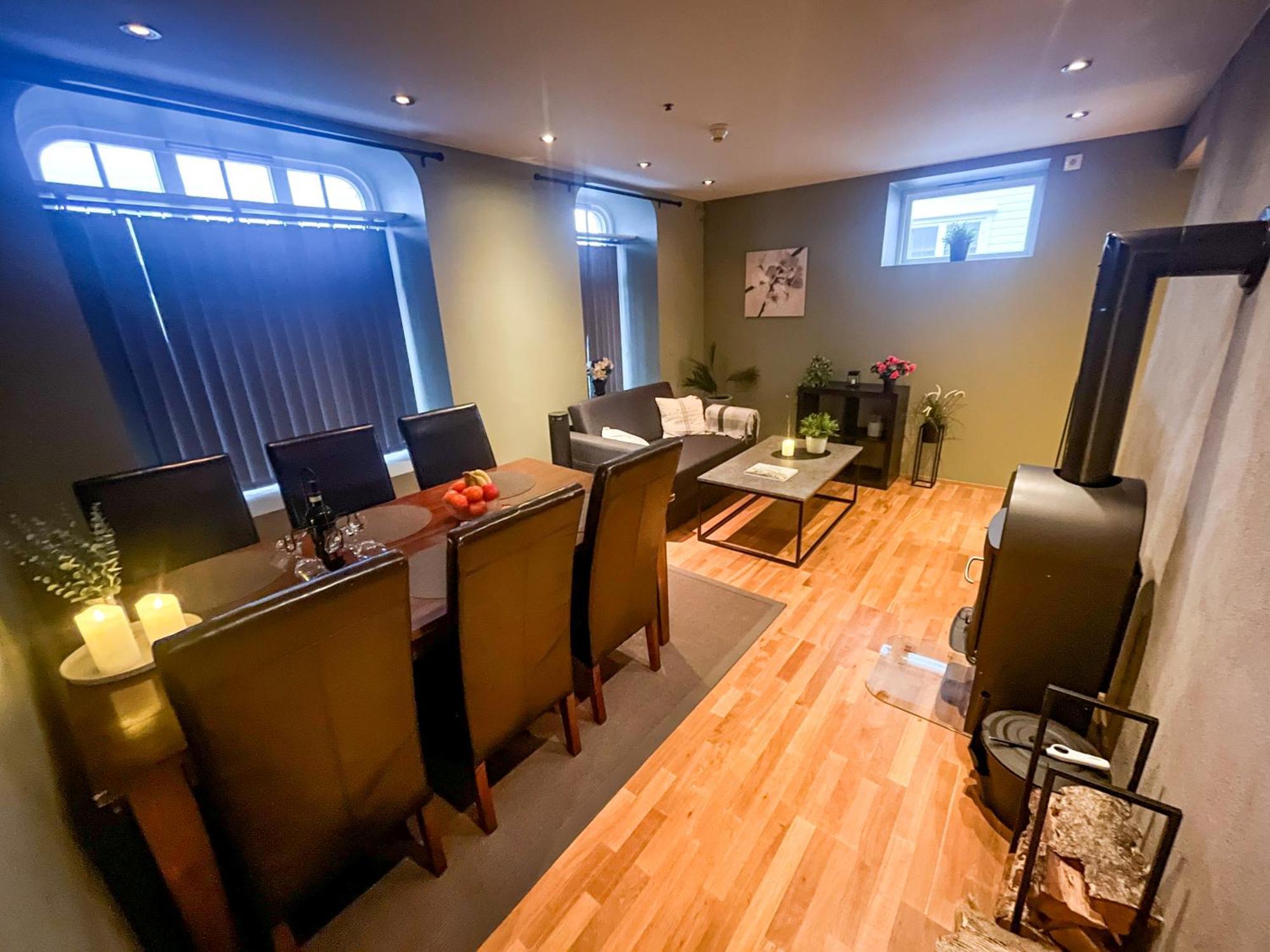 Two-Bedroom City Apartment With Fire Place, Free Parking And Fjordview Terrace - Calm And Central Ålesund Exteriör bild